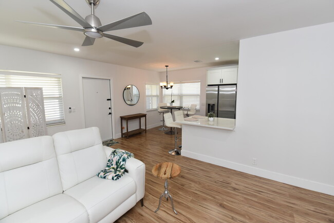 Building Photo - 112 Salisbury E