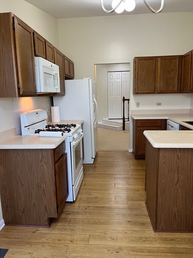 KITCHEN - 1282 N Streamwood Ln