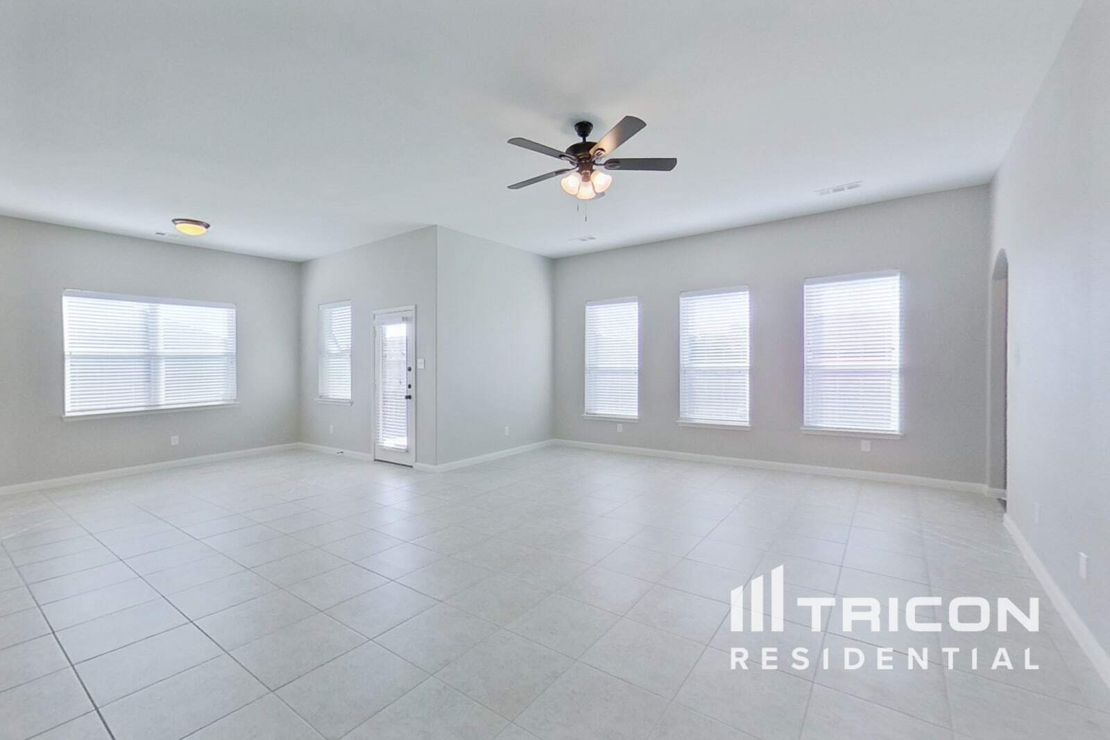 Building Photo - 616 Meadow Springs Dr