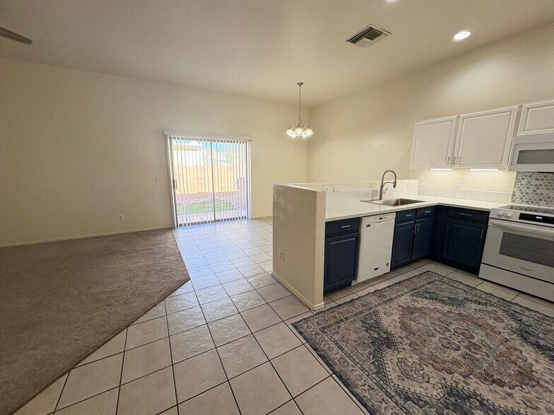 Bright, open floor plan - 8519 E Seabury Ct