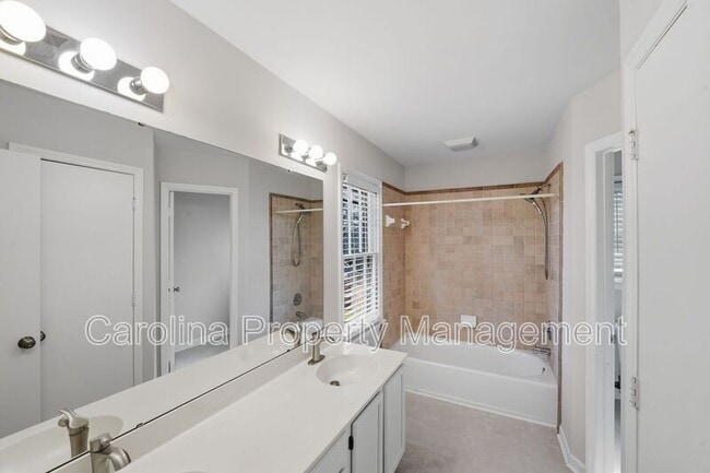 Building Photo - 805 Farm Tree Ln