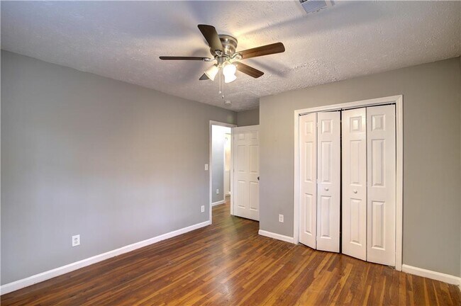 Building Photo - 2897 White Oak Dr
