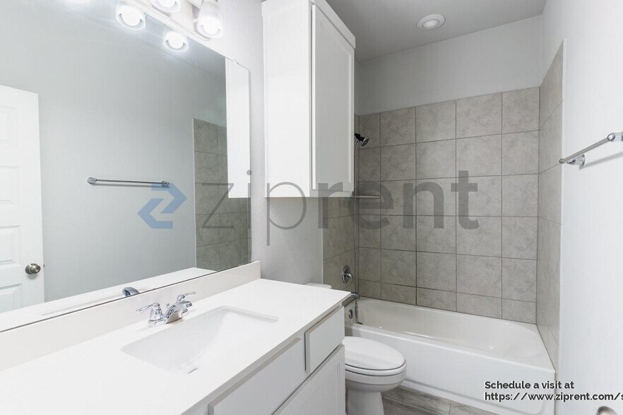 Building Photo - 2533 Pecan Island Dr