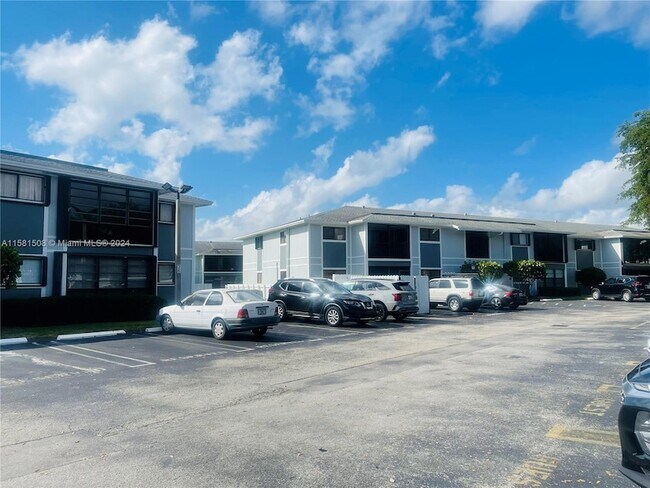 Building Photo - 9715 Hammocks Blvd