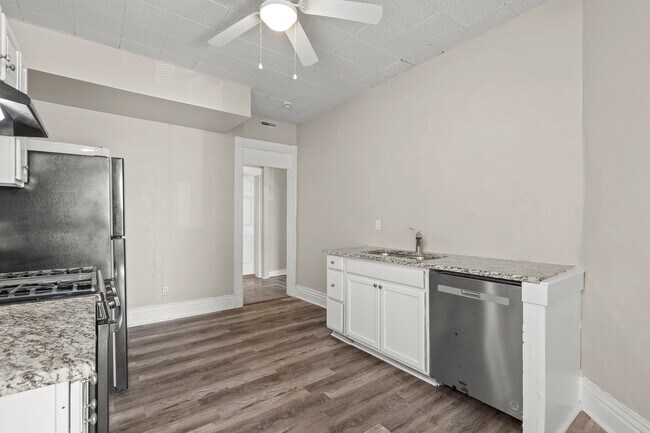 Building Photo - 652 N 29th St