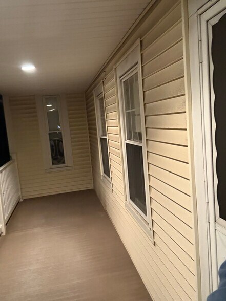 Building Photo - 705 Pine St