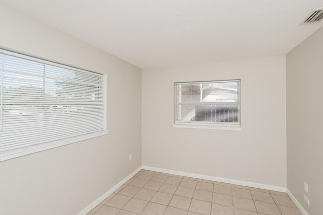 Building Photo - 2365 Dordon Dr
