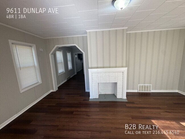 Building Photo - 9611 Dunlap Ave