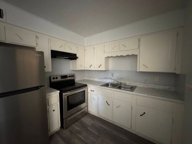 Building Photo - 1405 N Gray St