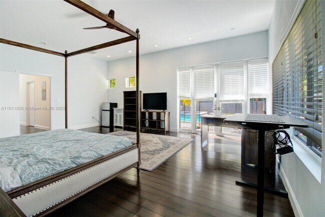 Building Photo - 6900 SW 104th St