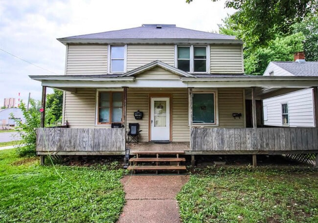 Building Photo - 560 8th Ave N