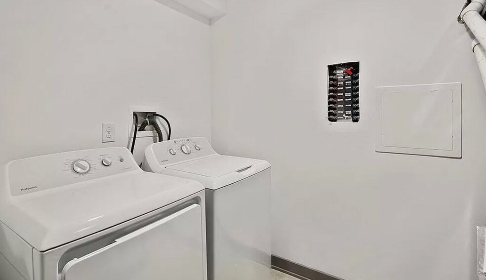 Building Photo - 2646 Janney St