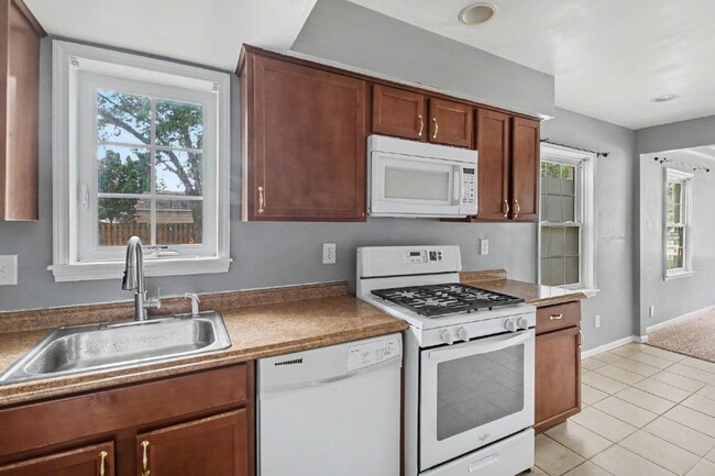 Building Photo - Gorgeous 3-Bedroom Redford Home – Available Now!