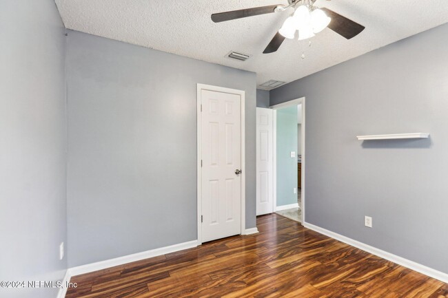 Building Photo - 14018 Fish Eagle Dr E