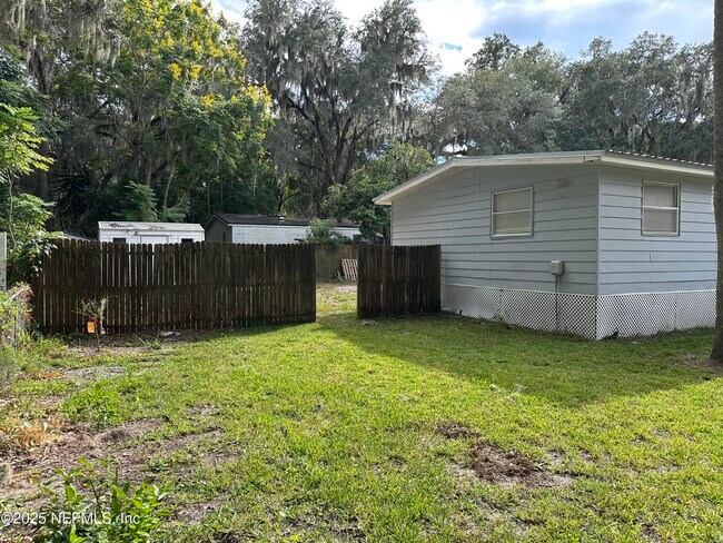 Building Photo - 1104 Harmony Dr N