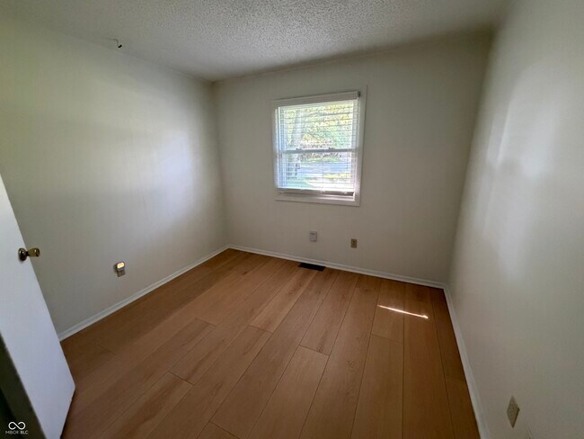 Building Photo - 8856 Moll Dr