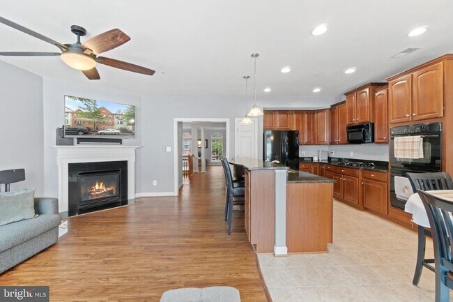 Building Photo - POTOMAC CLUB - SECONDS TO STONEBRIDGE