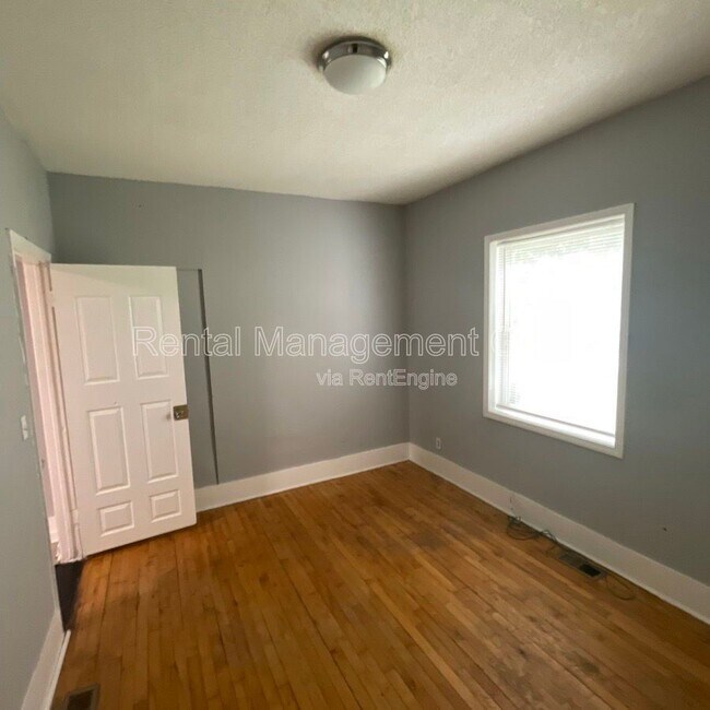 Building Photo - 2931 N Bryant Ave