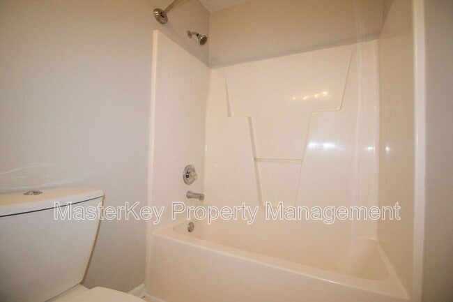 Building Photo - 305 Noonday Ct