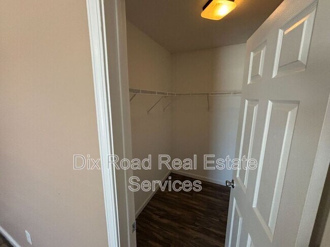 Building Photo - 2497 Deercove Ct.