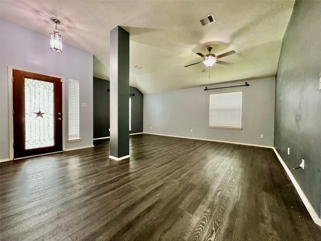 Building Photo - 3210 Blue Bonnet Dr