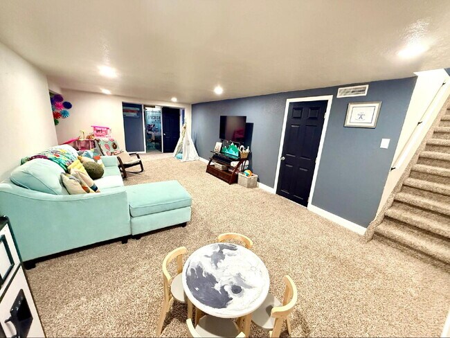 Building Photo - Gorgeously Updated Pueblo Home