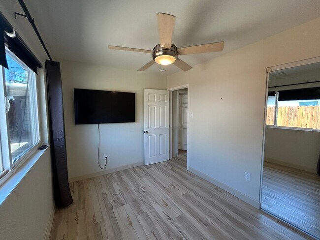 Building Photo - 3 Bed, 1 Bath in Clairemont with a Pool!