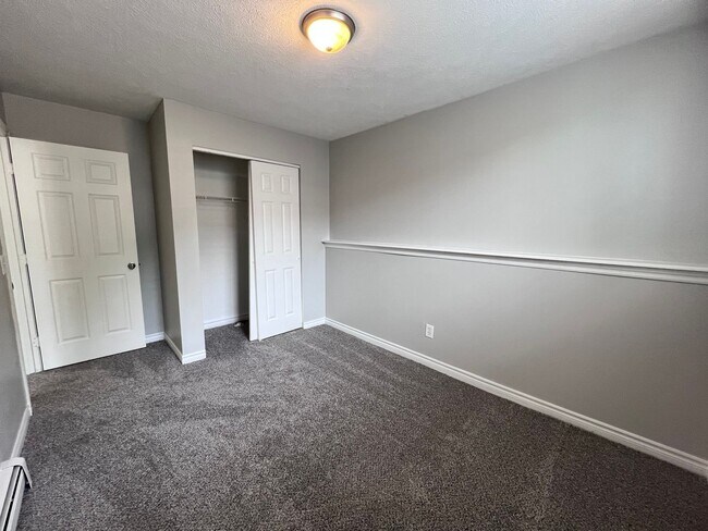 Building Photo - Two Bedroom Apartment - Lower Level with L...