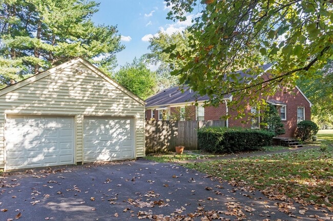 Building Photo - Cozy 3BD/2BA in the heart of Green Hills/L...