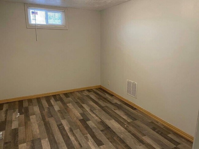 Building Photo - Beautiful Brick Home! 5 Bed 2 Bath Home fo...