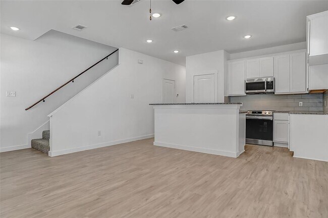 Building Photo - 1219 Bells Dr