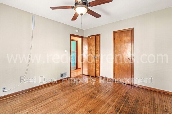 Building Photo - 328 N Post Rd