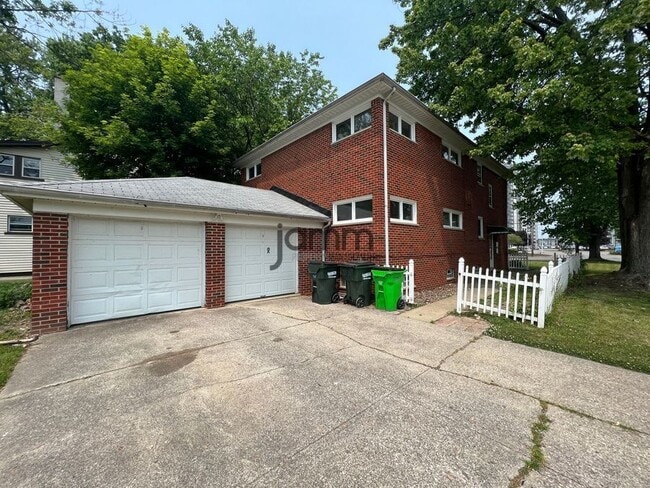 Building Photo - 26200 Lakeshore Blvd
