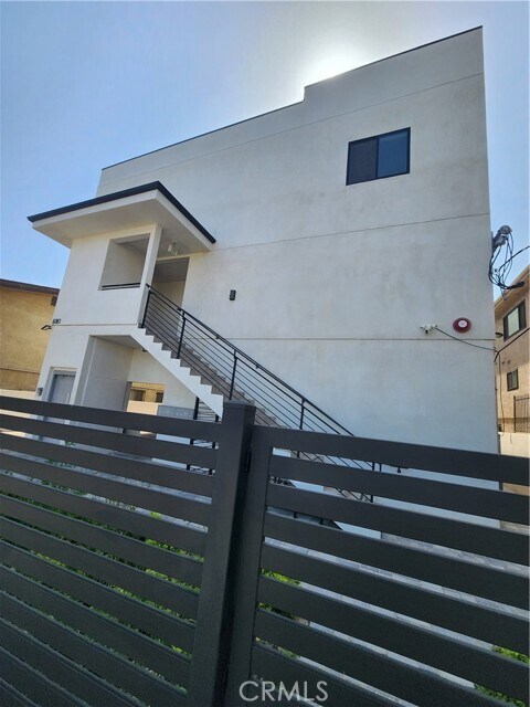 Building Photo - 6061 Fulton Ave