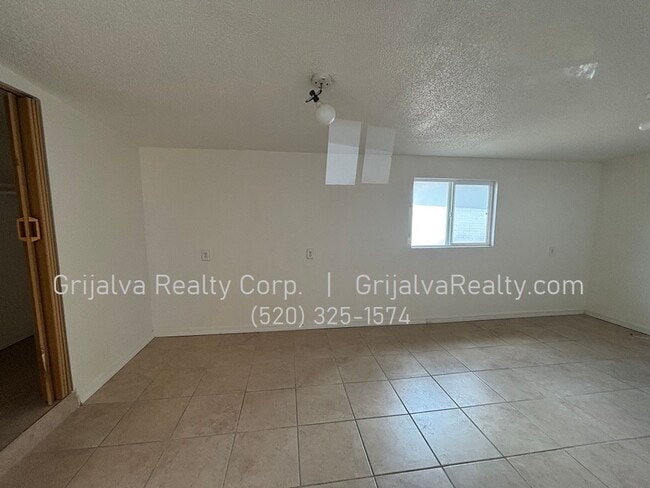 Building Photo - 3 Bedroom, 2 Bath House for Rent on the Eastside (Irvington/Kolb)