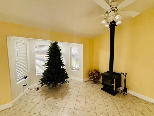 Building Photo - 41024 16th St W