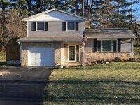 Building Photo - 3 Bedroom, 2 Bathroom Home in Red Bud Heig...