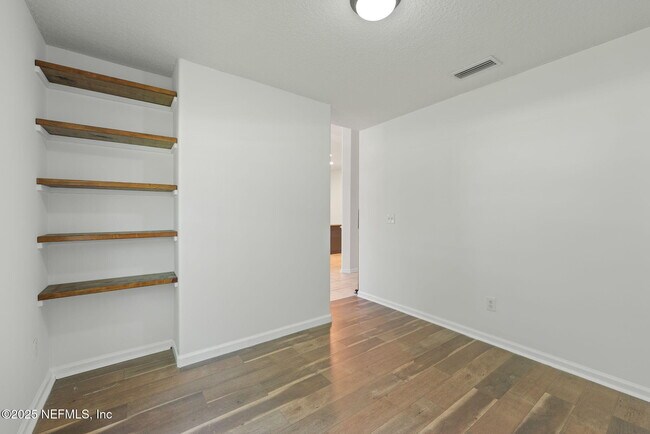 Building Photo - 721 Hazelmoor Ln