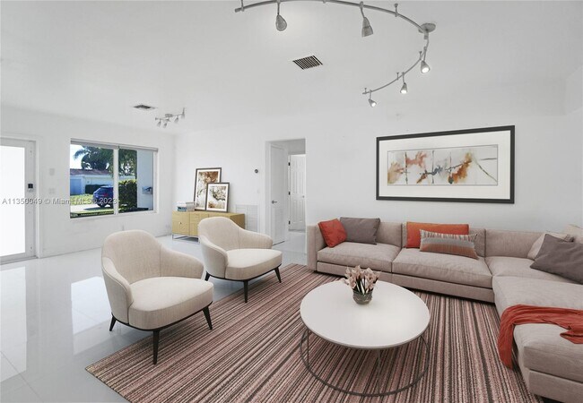 Building Photo - 21230 NE 24th Ct