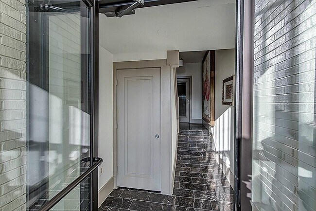 Building Photo - 1509 Holman St