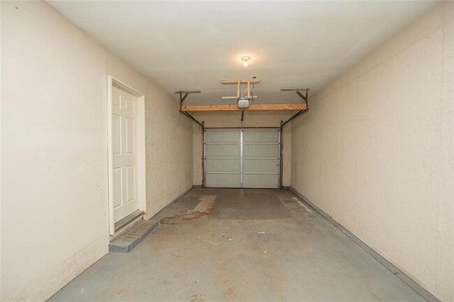 Building Photo - 3051 Fern Valley Dr SW