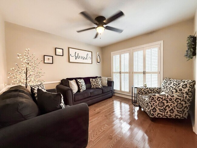 Building Photo - NO APPLICATION FEE FOR 72 HOURS! Spacious Fully-Furnished 5-Bedroom Home | Mid-Term Rental in Gre...