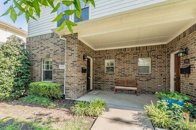 Primary Photo - Charming 3-Bedroom, 2-Bathroom Townhome – ...