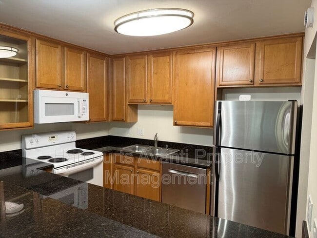 Building Photo - 3030 Suncrest Dr