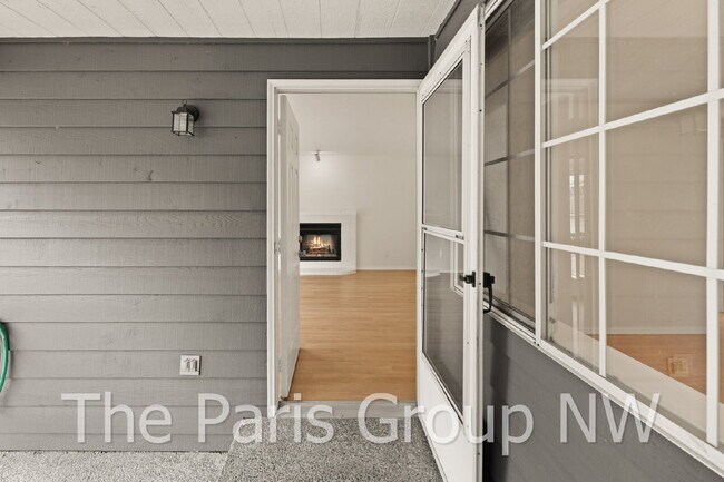 Building Photo - Renton Highlands 3br/2ba * Stunning Refresh & Upgrades * Walkable