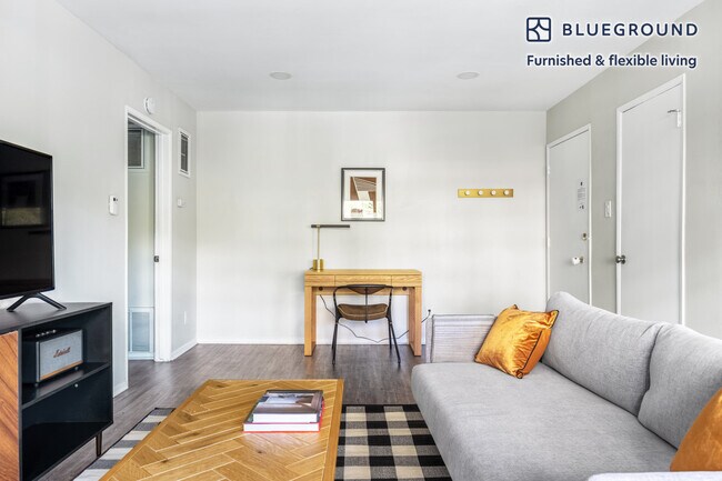 Building Photo - 311 S Doheny Dr