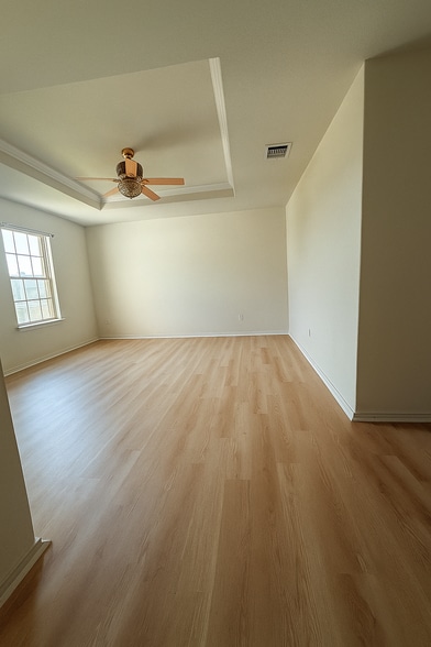Building Photo - 2060 Cliffbrake Way