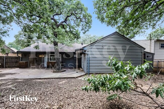 Building Photo - 1800 Chittam Dr