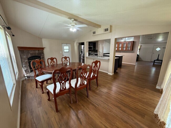 Building Photo - MOVE IN READY 4 Bed 2 Bath on 1 ACRE