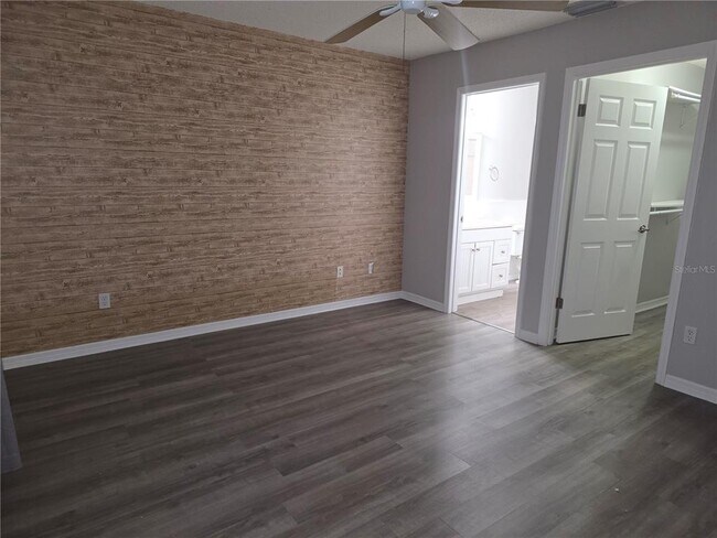 Building Photo - 4045 Crockers Lake Blvd